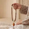 سبحة صلاة من خشب العود الطبيعي للذكر والسكينة